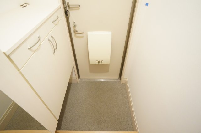 プラムコート大安寺　Ａ棟の玄関