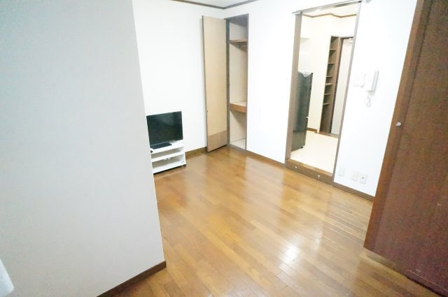 ディアコートＹＯＳＨＩＭＵＲＡの居間・リビング