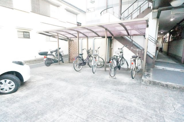 ディアコートＹＯＳＨＩＭＵＲＡの駐車場