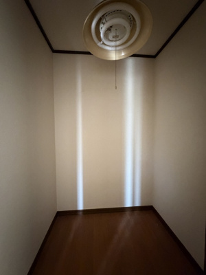 【設備】 | 飯島邸A【SHM】 | 納戸、照明変更予定