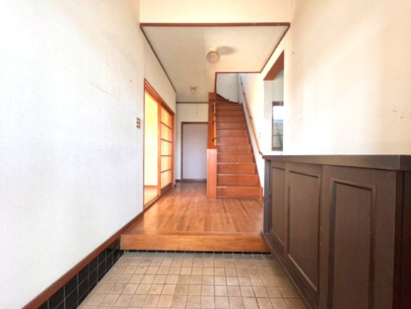 小山市大字羽田　中古注文住宅、小金井駅まで歩いて10分♪の玄関|玄関です