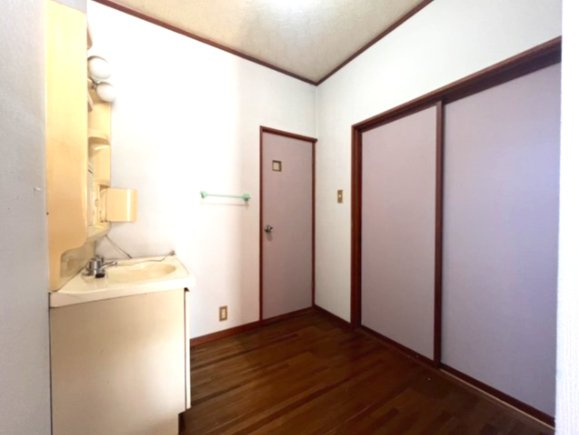 小山市大字羽川　中古注文住宅、小金井駅まで歩いて10分♪の独立洗面台