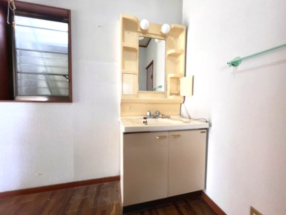 小山市大字羽川　中古注文住宅、小金井駅まで歩いて10分♪の独立洗面台|独立洗面台、朝の身支度には欠かせません