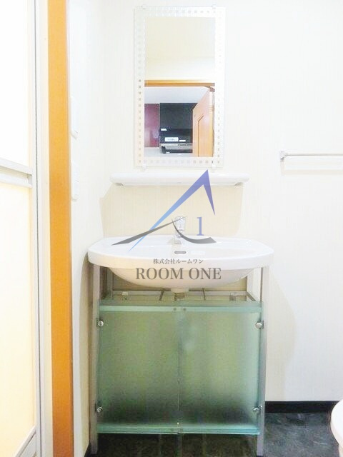 グランド・ガーラ芝公園の洗面所|独立洗面台です。