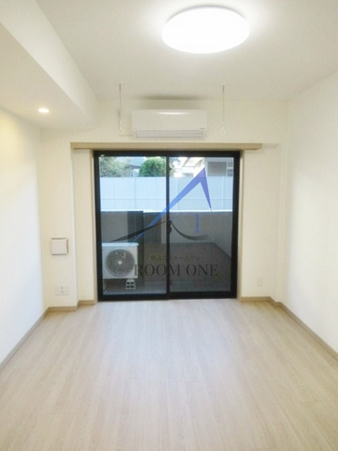 ルーブル武蔵中原参番館の居間・リビング|洋室のお部屋です。