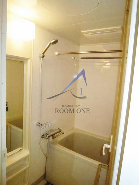 ファーストリアルタワー新宿の浴室|お風呂です。