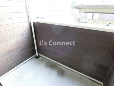 【バルコニー】 | スウィートインプレス・エム | 晴れた日には洗濯物もたくさん干せます。