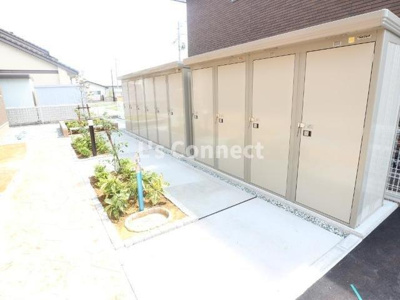 【その他共用部分】 | サニーレジデンス・ケイ | 外物置にはタイヤを収納できます。