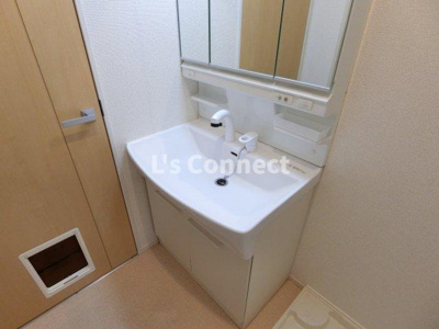 【洗面所】 | サニーレジデンス・ケイ | 朝の支度もスムーズな独立洗面台。