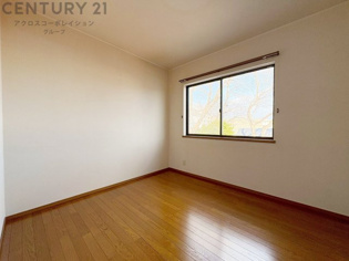 創造性や成長を促す遊びの空間を提供。学習や趣味に集中できる環境を整えます。個別のプライベートスペースは自己表現と自立心を育み、心地よい睡眠環境を整えリラックスできる場所を提供。
