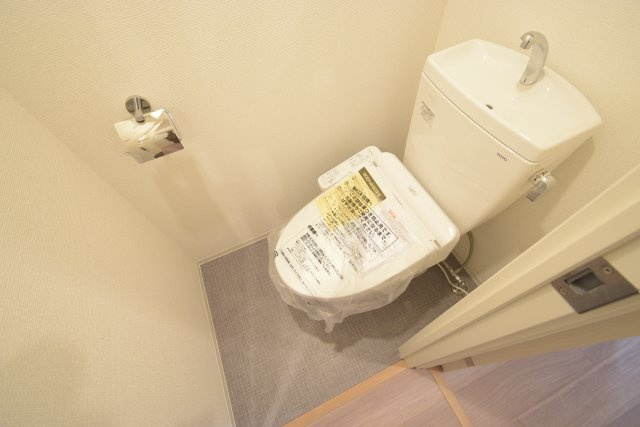 セレニテ桜川駅前プリエの玄関