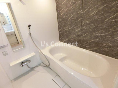 【浴室】 | ソルカリーノ | 足を伸ばして入れる１坪浴室。追焚き、浴室乾燥付き。