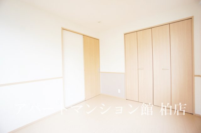 メゾンリッシュBの寝室