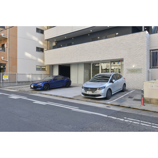 レジデンシア今池の駐車場