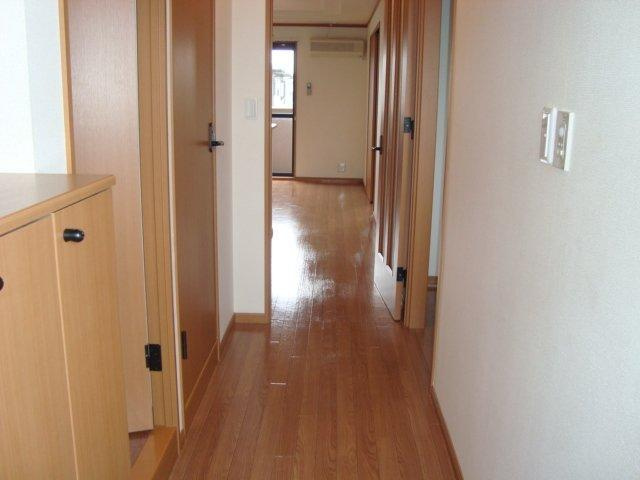 グローリアス・キャッスルⅡの内装|廊下