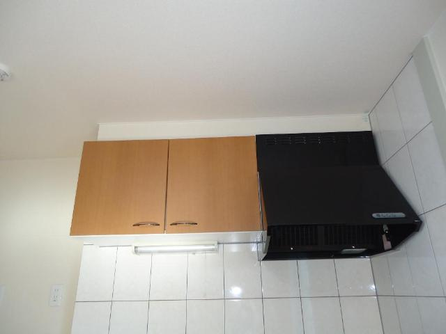 サンヴィレッジ　Ⅰのキッチン|キッチン上部吊戸棚