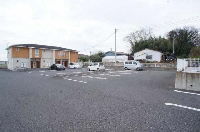 シャンルガールⅠの駐車場