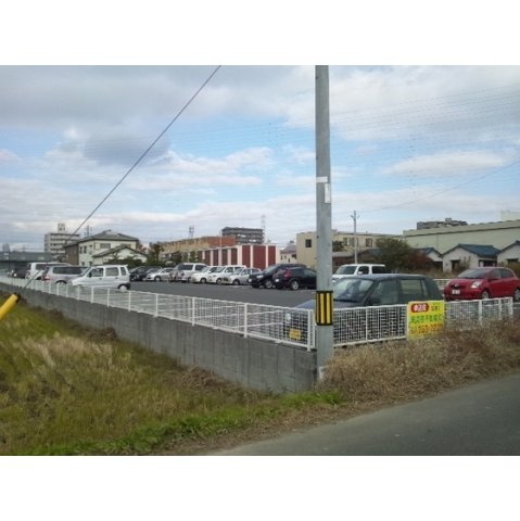 岐阜市茜部菱野３丁目の駐車場