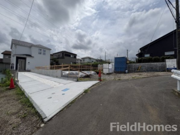 伊勢原市岡崎新築戸建て　2期1号棟の前面道路含む現地写真|前面道路含む現地写真です。