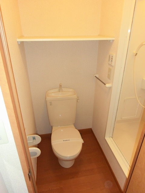 レオパレスライトフィールドのトイレ|落ち着いたトイレです
