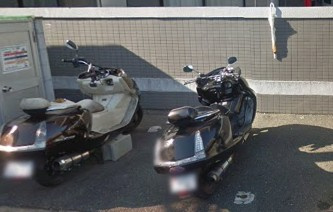 エステートモア諸岡の駐車場