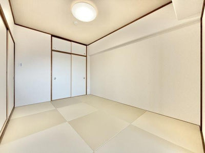 【和室】 | メゾンドール堺 | 和室は汎用性が高く様々な使い方ができます♪
収納スペース付きでお部屋もスッキリ片付きますね！