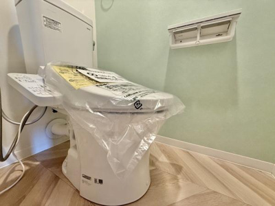 【トイレ】 | メゾンドール堺 | 清潔感のある広々トイレです♪
節水型でエコなトイレには、今では当たり前のウォシュレット付き。便座を温める機能付き！