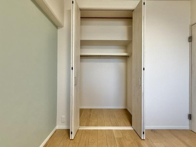 【収納】 | メゾンドール堺 | お洋服や、出番の少ない季節物の家電などをスッキリ収納できますのでゆったりとした住空間で毎日快適にお休みいただけます！