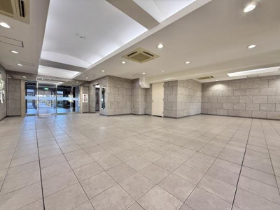 【エントランス】 | メゾンドール堺 | オートロック等セキュリティも充実！！管理人さんも待機しております♪