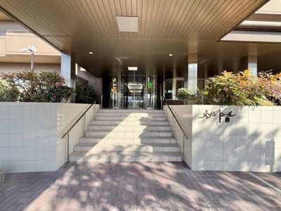 【エントランス】 | メゾンドール堺 | 綺麗なエントランス！毎日の生活にも彩りが増します！
