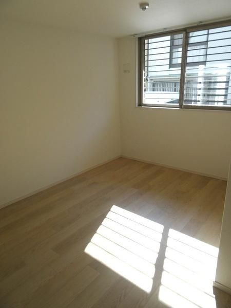 プリマルーチェ大正の洋室|★大きな窓付き★