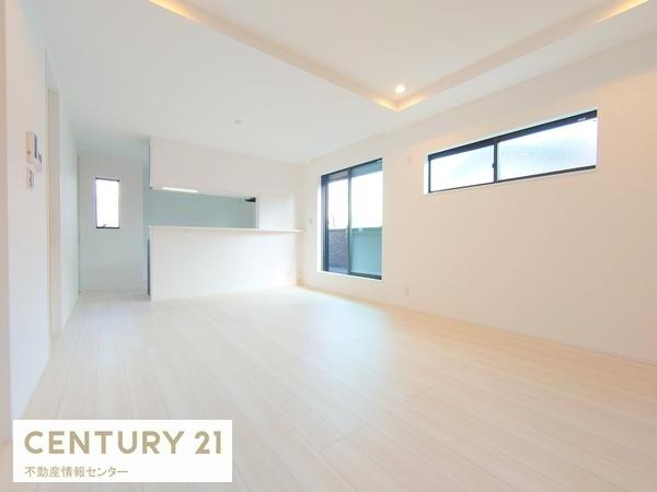 【居間・リビング】 | 南市岡１丁目　新築戸建 | 陽当たりの良いリビングです！