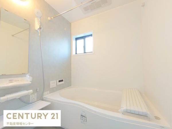 【浴室】 | 南市岡１丁目　新築戸建 | 浴室暖房乾燥機付きのバスルーム！
雨の日の洗濯物も楽々です！
