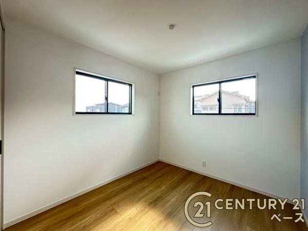 大和郡山市矢田山町 ／新築一戸建の洋室|■現地撮影写真■日当たりのよい明るい雰囲気の洋室です！