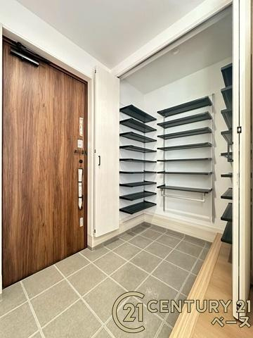 大和郡山市矢田山町 ／新築一戸建の玄関|■現地撮影写真■すっきりとした明るい玄関が家族やお客様を迎えてくれます！