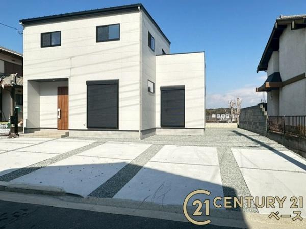 大和郡山市矢田山町 ／新築一戸建の駐車場|■現地撮影写真■駐車スペース並列５台分完備！