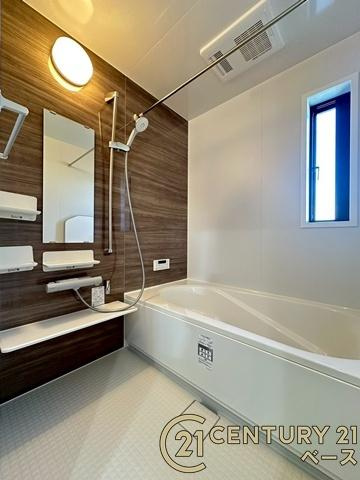 大和郡山市矢田山町 ／新築一戸建の浴室|■現地撮影写真■浴室暖房乾燥機を完備！ゆったりした浴槽での入浴は疲れも癒してくれます！