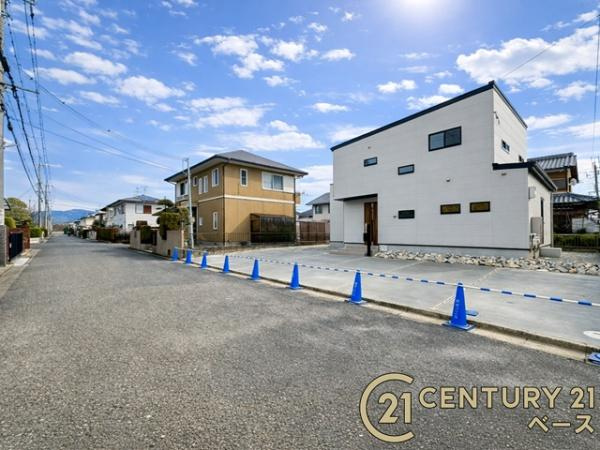 大和郡山市若槻町 ／新築一戸建の前面道路含む現地写真|■現地撮影写真■敷地と道路の高低差が少なく駐車もスムーズです！