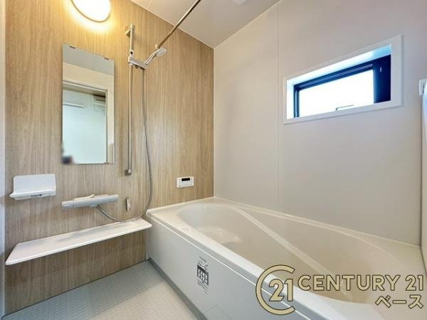 大和郡山市若槻町 ／新築一戸建の浴室|■現地撮影写真■浴室暖房乾燥機を完備！ゆったりした浴槽での入浴は疲れも癒してくれます！