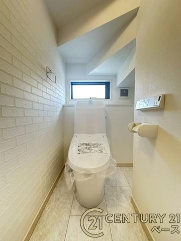 大和郡山市若槻町 ／新築一戸建のトイレ|■現地撮影写真■１・２階ともに清潔感ある綺麗なお手洗を完備！