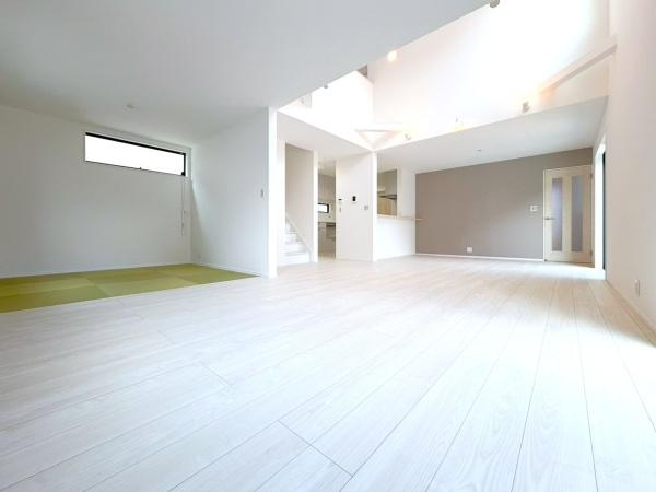 横浜市栄区犬山町の新築一戸建の居間・リビング