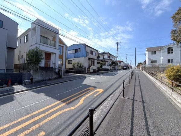 横浜市栄区犬山町の新築一戸建の前面道路含む現地写真