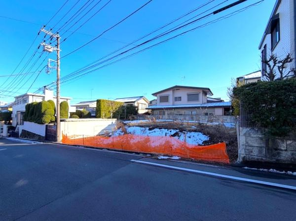 横浜市戸塚区川上町の売地の前面道路含む現地写真