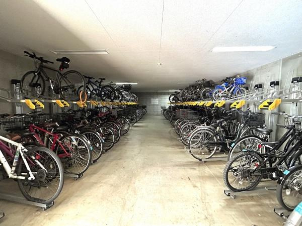 ファミールあざみ野スカーレットヒルズのその他共用部分|屋根付き駐輪場