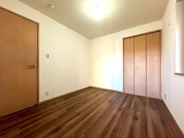 横浜市磯子区洋光台１丁目の中古一戸建の洋室|一人ひとりの大切なプライベート空間。趣味・感性で個性的に飾って頂けるようシンプルに仕上げてあります。ゆとりある広さで、一人の時間をゆったりと過ごせる安らぐお部屋になるはずです。
