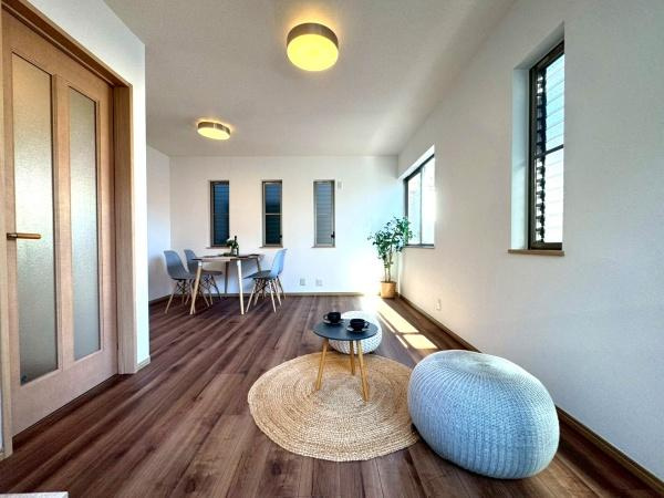 横浜市磯子区洋光台１丁目の中古一戸建の居間・リビング|窓側から見たリビングです！陽当り＋通風良好です。