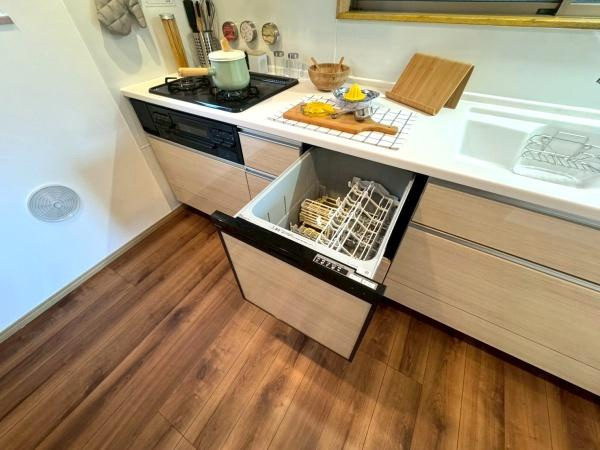 横浜市磯子区洋光台１丁目の中古一戸建のキッチン|食洗器付きなので忙しい時にも便利ですね！