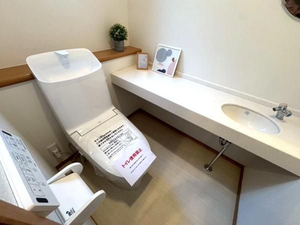 横浜市磯子区洋光台１丁目の中古一戸建のトイレ|ホワイトカラーの多機能トイレ