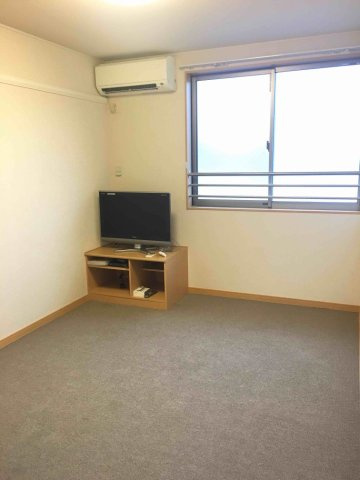 レオネクストファミリア白山の居間・リビング|2階リビング　テレビ付き