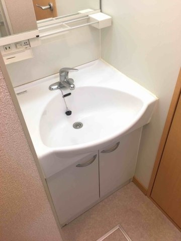 レオネクストファミリア白山の内装|独立洗面台